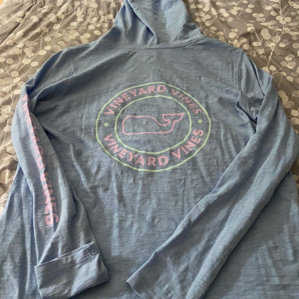 Vineyard Vines long sleeve top.  Never worn
